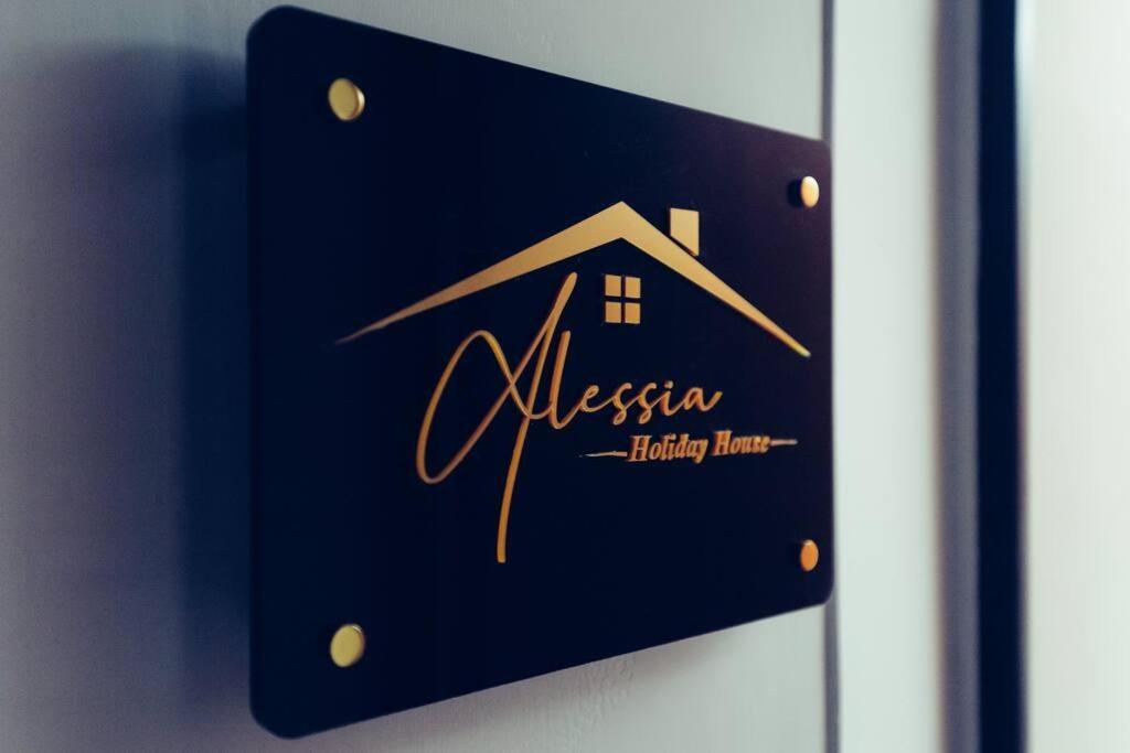 Alessia Holiday House 90Mq Salerno Centro Экстерьер фото